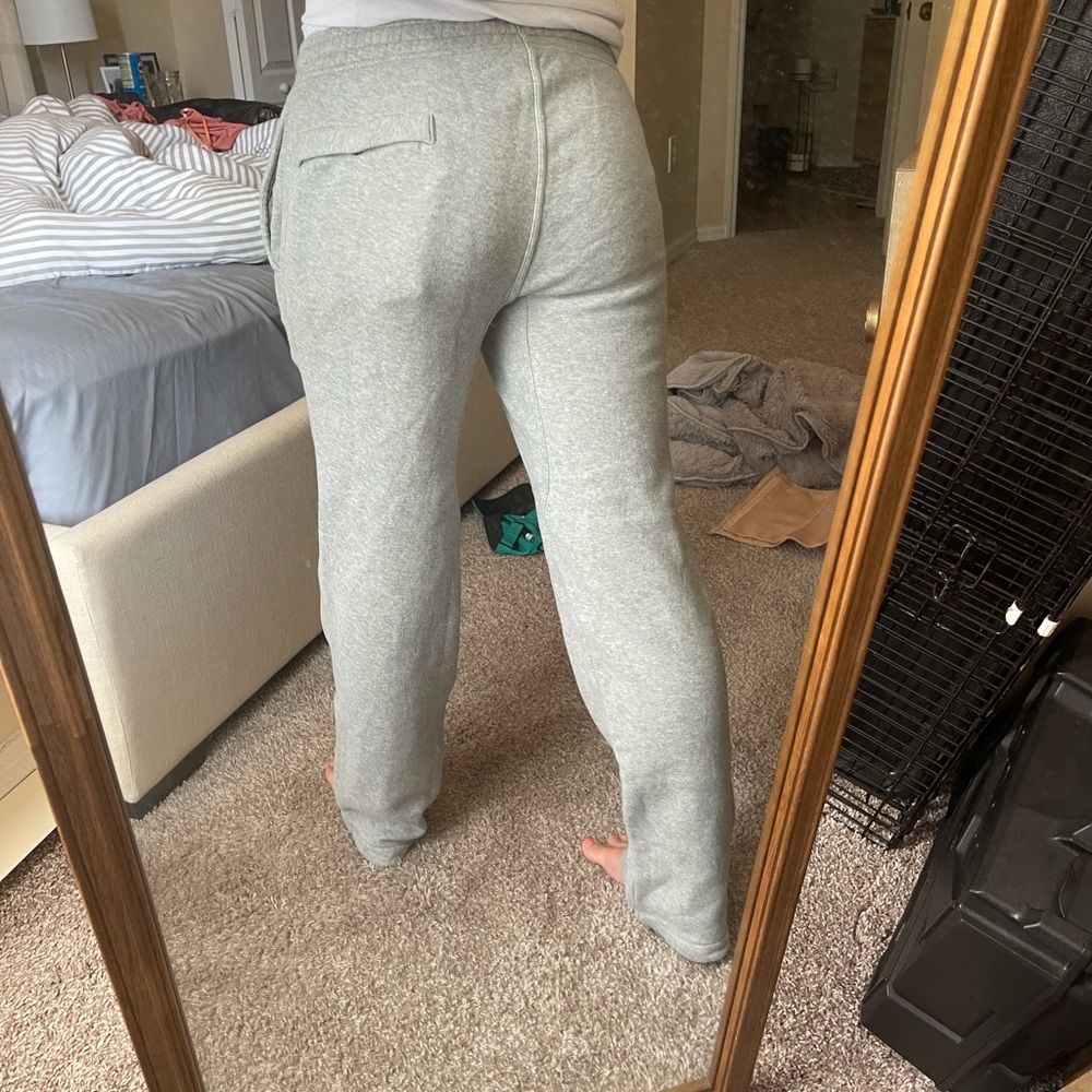 Men’s gray Nike sweatpants